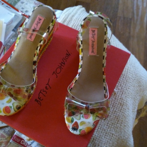 Shoes - Picture 4 of 6